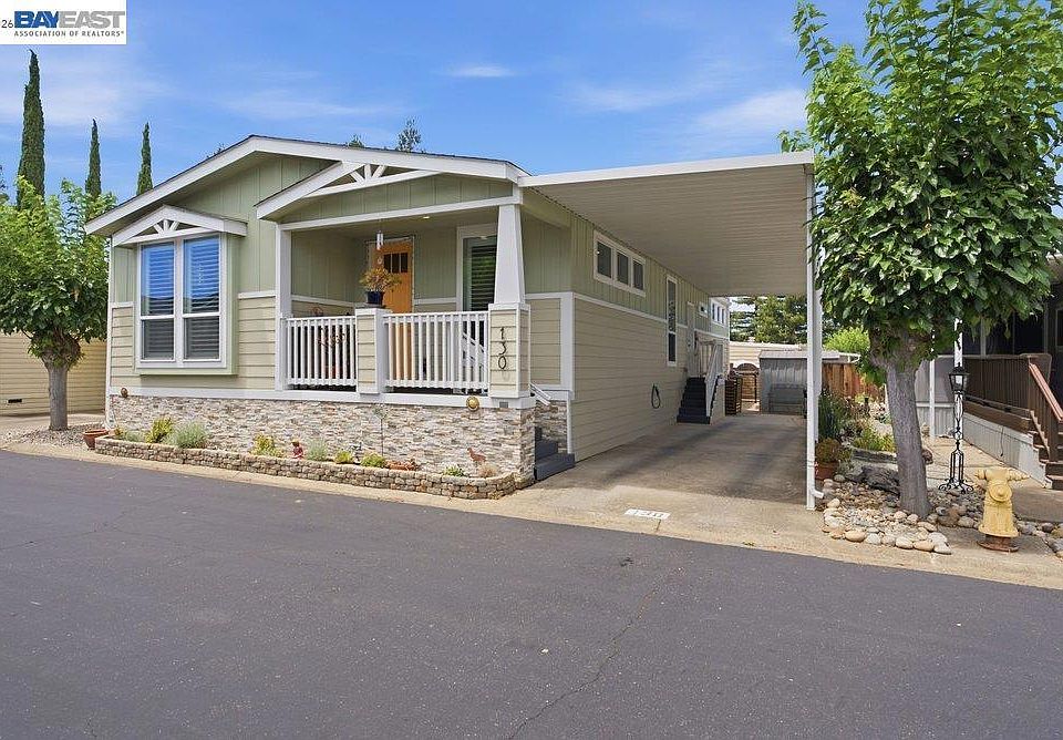 1st image of 3231 Vineyard Ave.