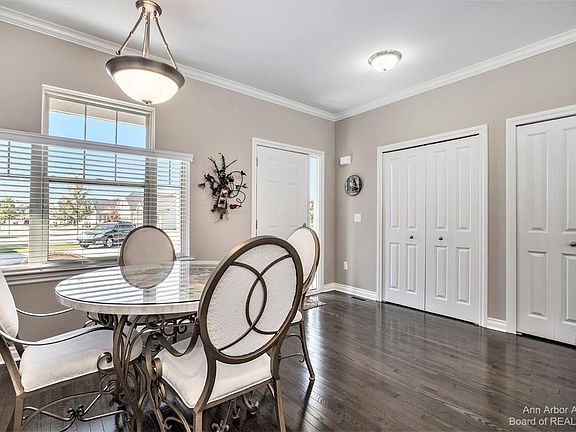 4th image of 243 Victoria Dr