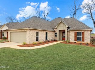 206 Birch Ln, Canton, MS 39046