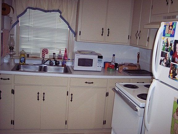 4th image of 132 Cobb Farm Village Ln
