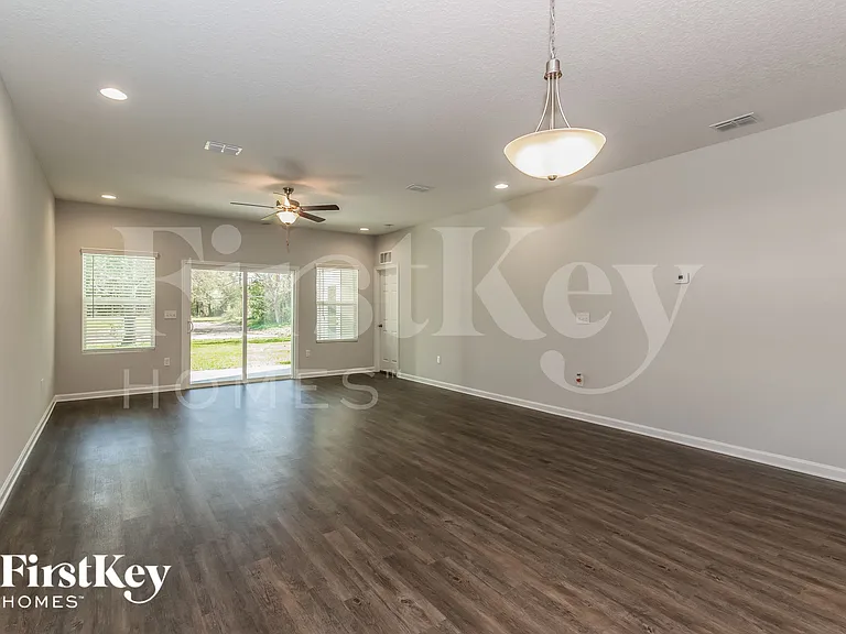 3241 Bowden Rd S — Photo 4