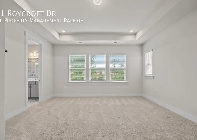 521 Roycroft Dr — Photo 9