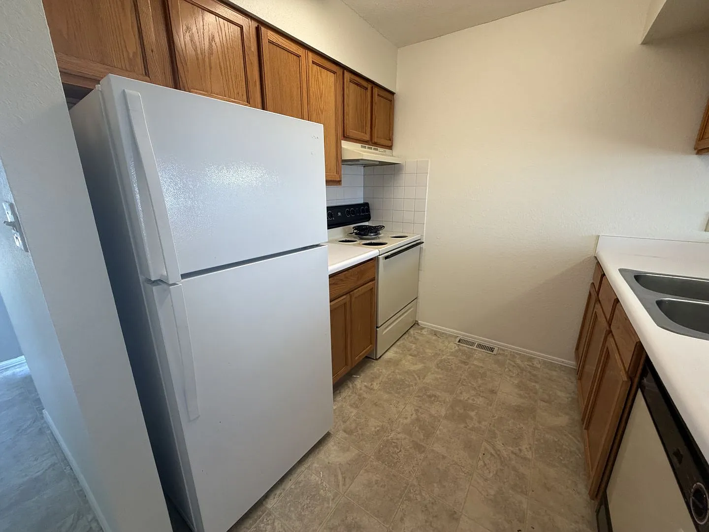 3 bedrooms, 1.5 bathrooms — Photo 4