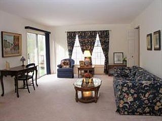 3rd image of 8 Newcastle Ln