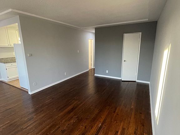 2nd image of 1049 N Genesee Ave APT 10