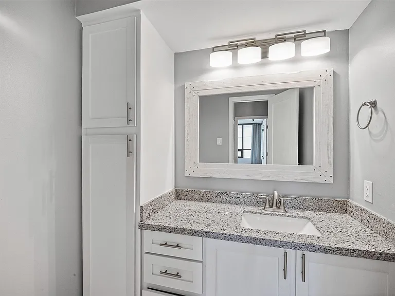 5150 Hidalgo St #402 — Photo 38