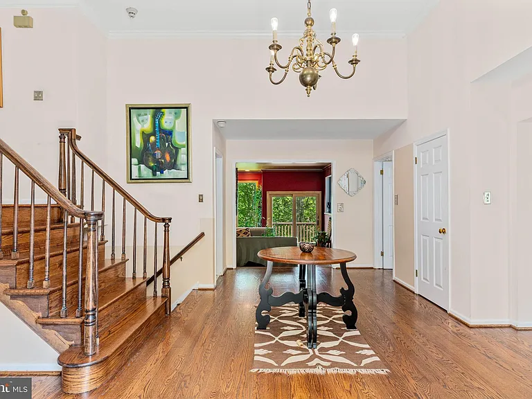 644 Robinson Ln — Photo 31