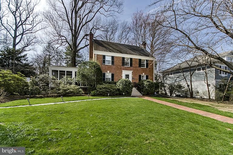 1st image of 207 Forest Dr