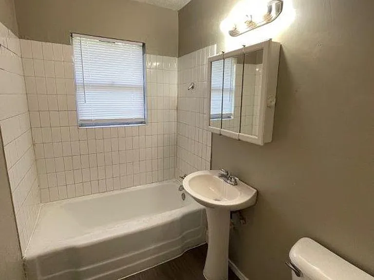 2725 SW 61st St — Photo 12