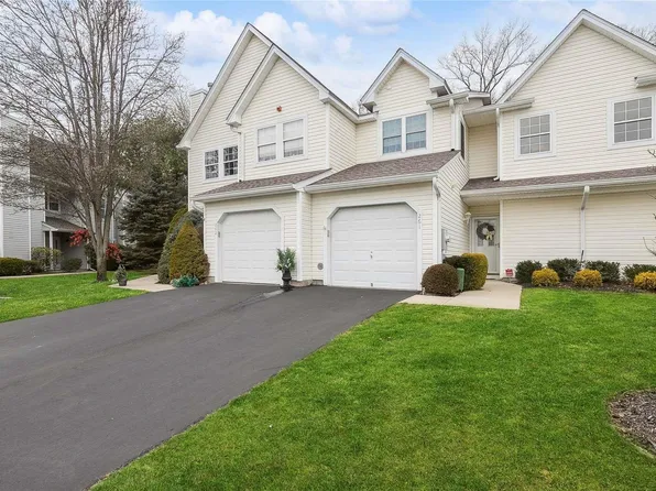 261 Erik Drive #261, Setauket, NY 11733