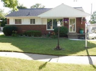 1019 Chippewa Rd, Mount Clemens, MI 48043