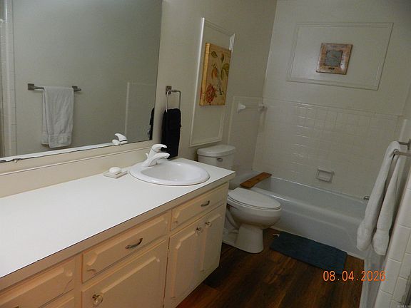 3rd image of 121 Leewood Dr