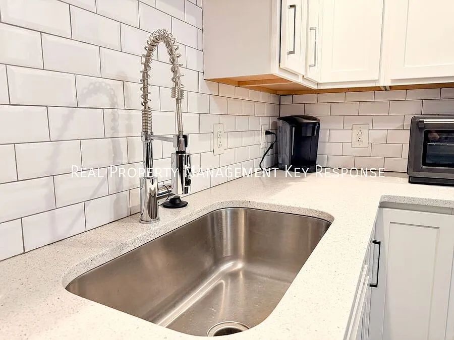 1803 Broadway — Photo 3