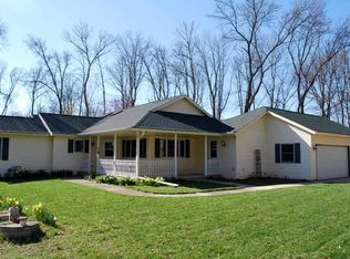 W692 Oak Shore Dr, Fall River, WI 53932