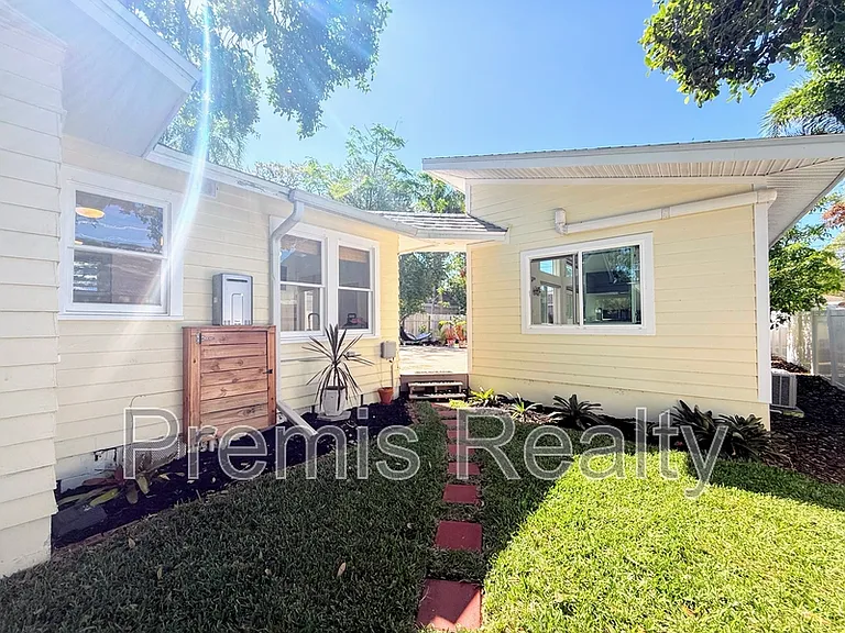 1103 Charles St — Photo 28