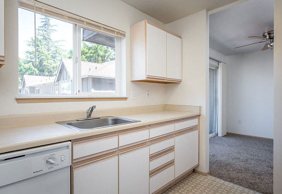 Tuxedo Park Apartments 16548 NE Halsey St Gresham, OR Zillow