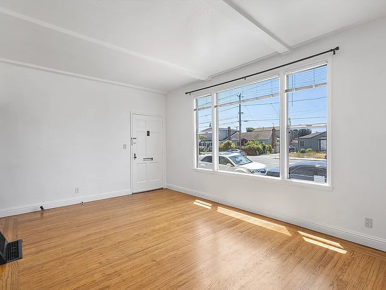 221 Pacific Ave — Photo 4