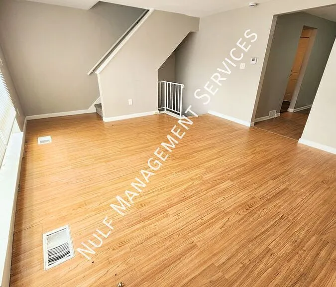 459 Idlewood Rd — Photo 2