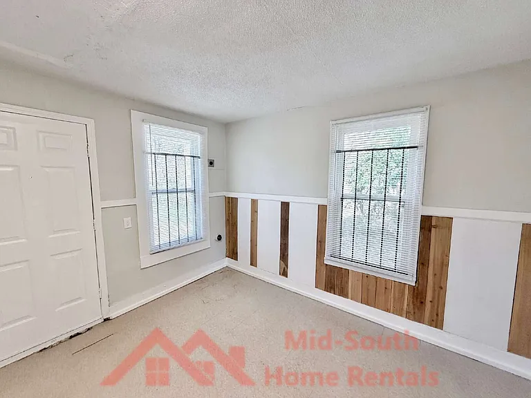 1417 Rayner St — Photo 4
