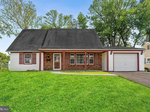 15 Excell Ln, Willingboro, NJ 08046