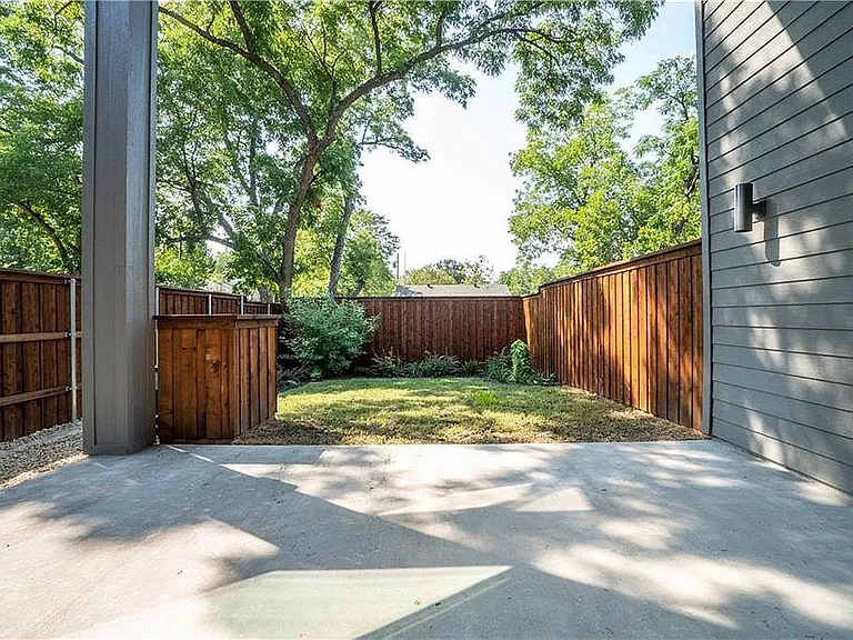2333 Hondo Ave — Photo 7
