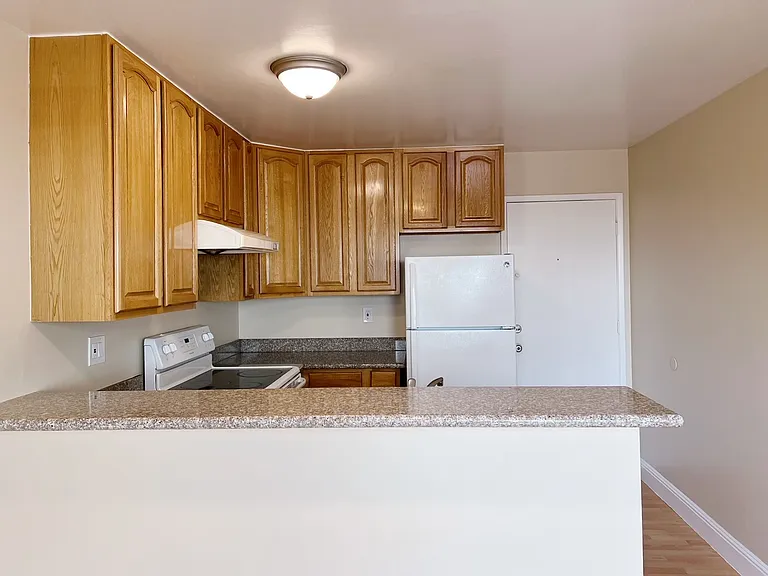 El Camino Real Apartments — Photo 31