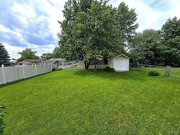 4th image of 119 Gale Ave