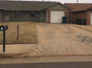 808 Swan Lake Rd, Edmond, OK 73003