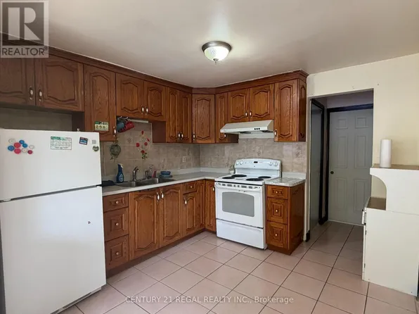 690 Jane St, Toronto, ON M6N 4A8