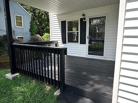 4th image of 804 Elizabeth Street