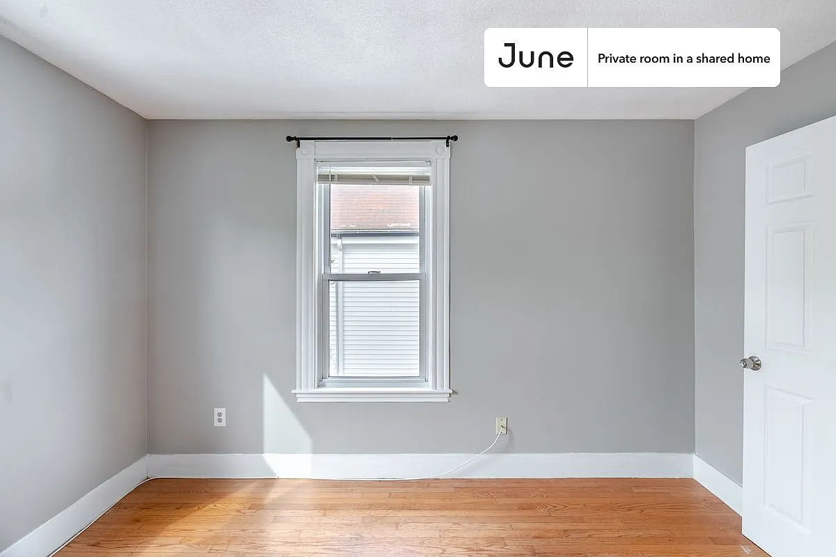 Full bedroom in 6 bed/1.5 bath home in Somerville #1578 A — Photo 4