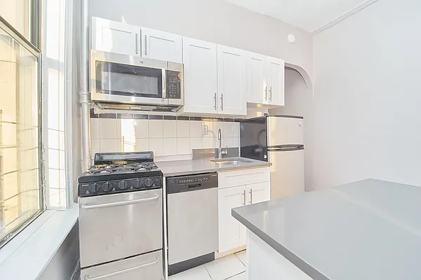 Rented by Living New York | media 13