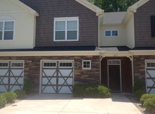 425 Green Meadow Dr, Chesapeake, VA 23320
