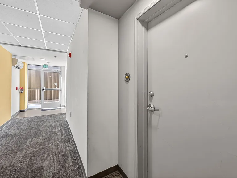 400 Herron Dr #21 — Photo 16