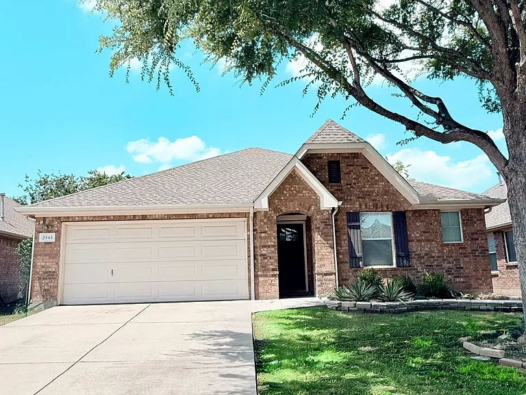 2345 Aurora Dr — Photo 1