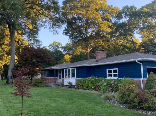 690 W Wedgewood Dr, Muskegon, MI 49445