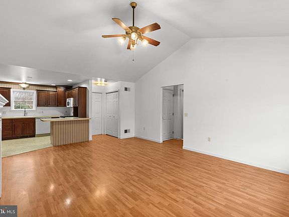 5th image of 905 Hedgewyck Ln