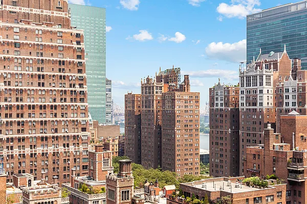 Sold by Compass | media 6