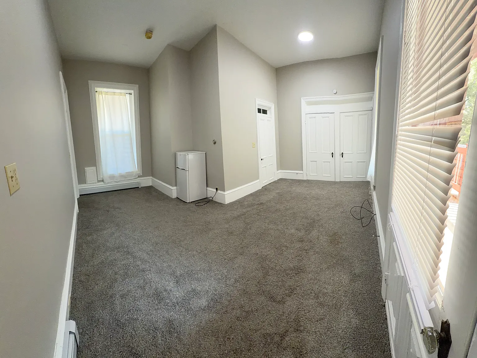 Studio, $900 — Photo 3