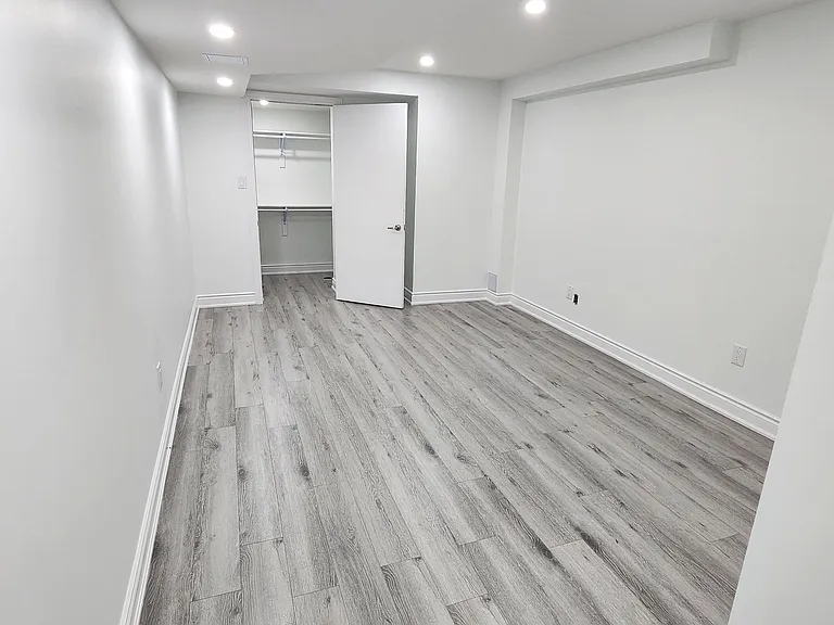 67 Calabria Dr #BASEMENT — Photo 10