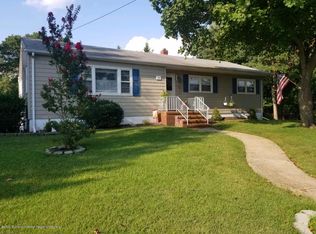 18 Dover Ave, Oakhurst, NJ 07755