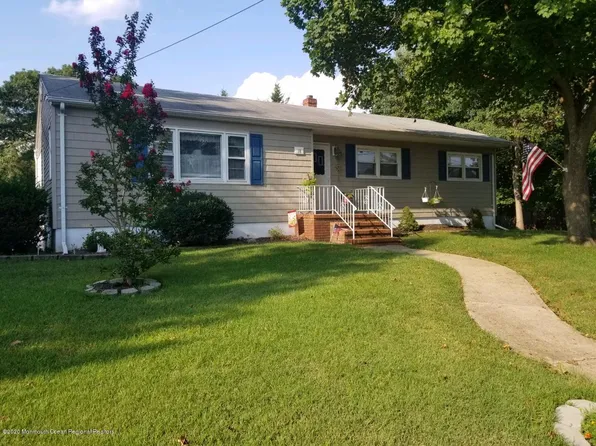 18 Dover Ave, Oakhurst, NJ 07755