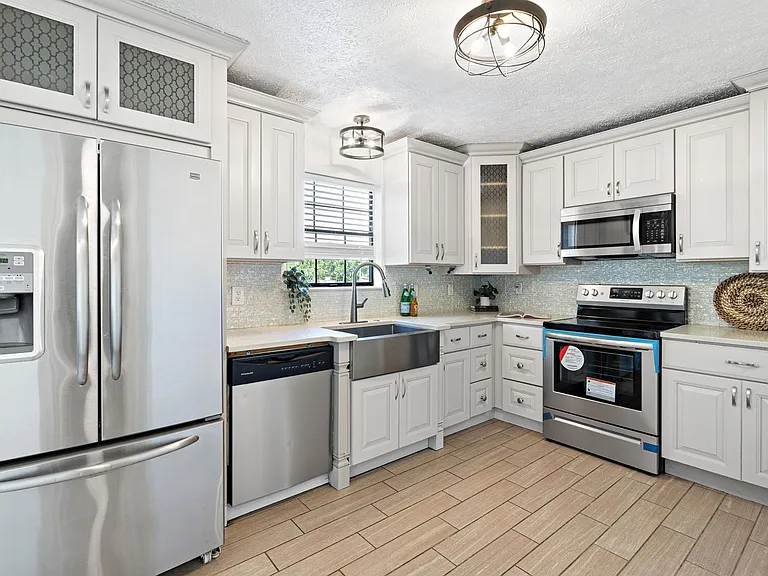 304 Deerpoint Dr — Photo 4