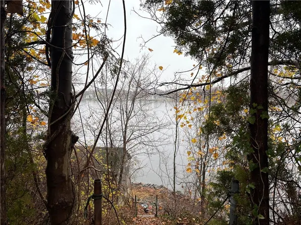 351 County Rd, Barrington, RI 02806
