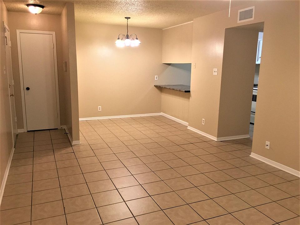 Living Room / Entrance / Dining Area