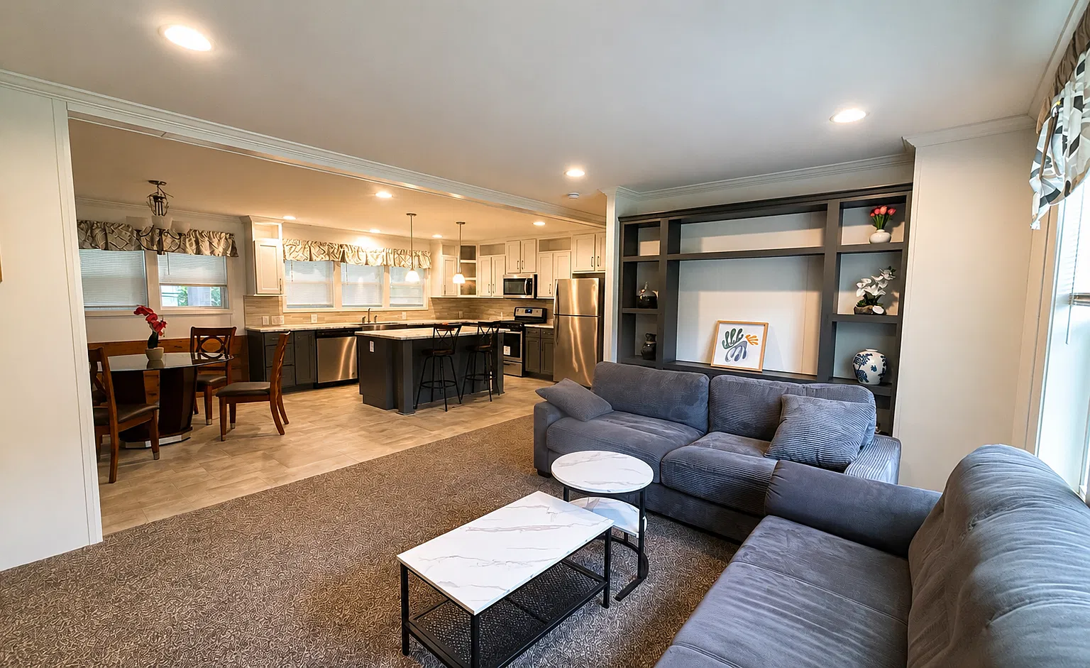 3 bed, 1352 sqft, $3,800 — Photo 2