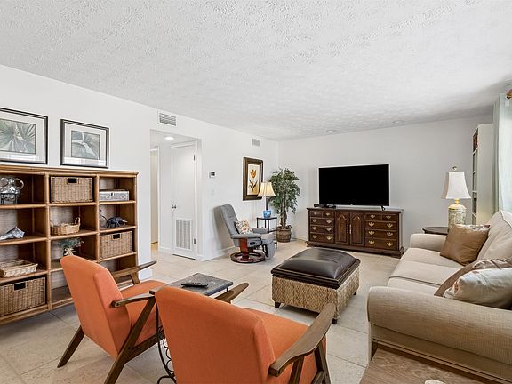 3rd image of 631 Tarpon Ave APT 6320