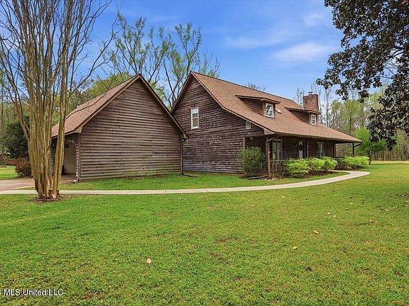 2nd image of 101 Country Meadow Rd