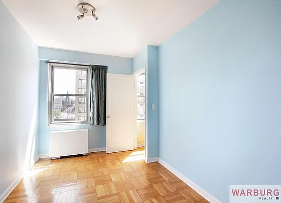 Sold by Warburg | media 9