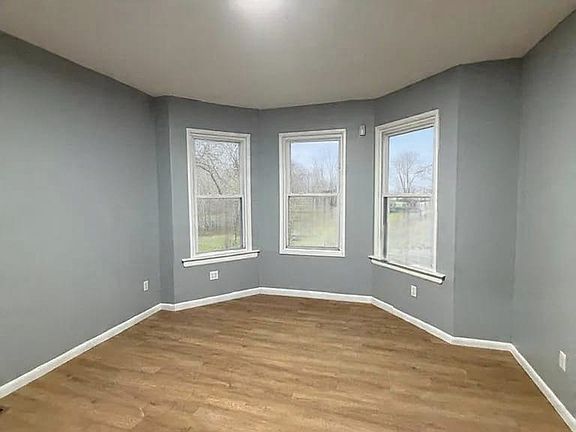 4th image of 112 S 15th St #1-2-3